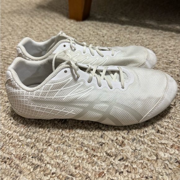 ASICS Cheer Shoes - Picture 2 of 6